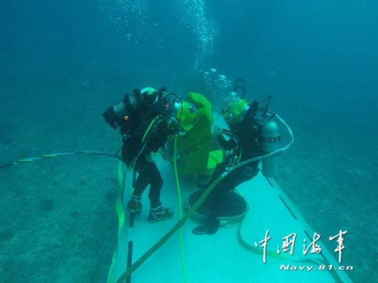 图片报:桑乔的车挡风玻璃违规贴膜,因车在英格兰注册而免于被罚